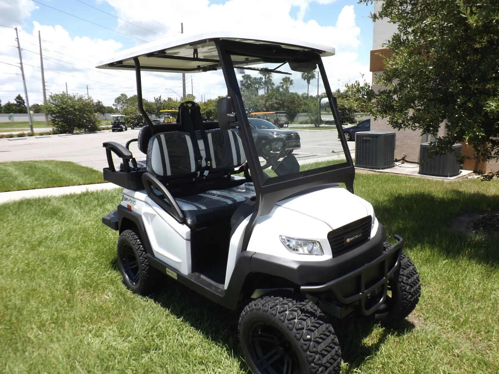 2022 Bintelli BEYOND 4P LIFTED STREET LEGAL GOLF CART — photo 1