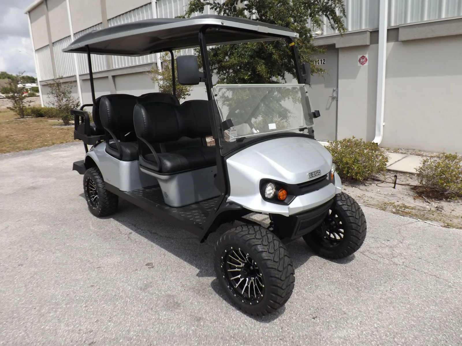 2022 E-Z-GO Express L6 72-Volt — photo 1