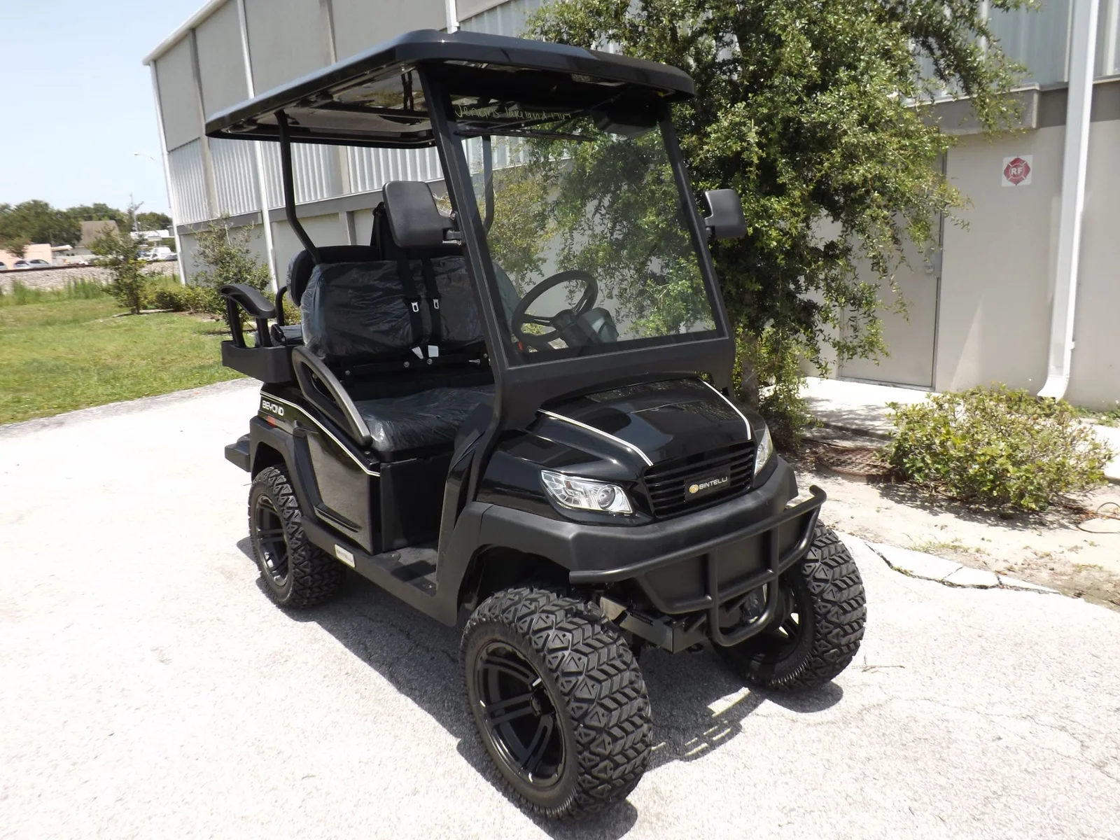 2022 Bintelli BEYOND 4P LIFTED STREET LEGAL GOLF CART — photo 1