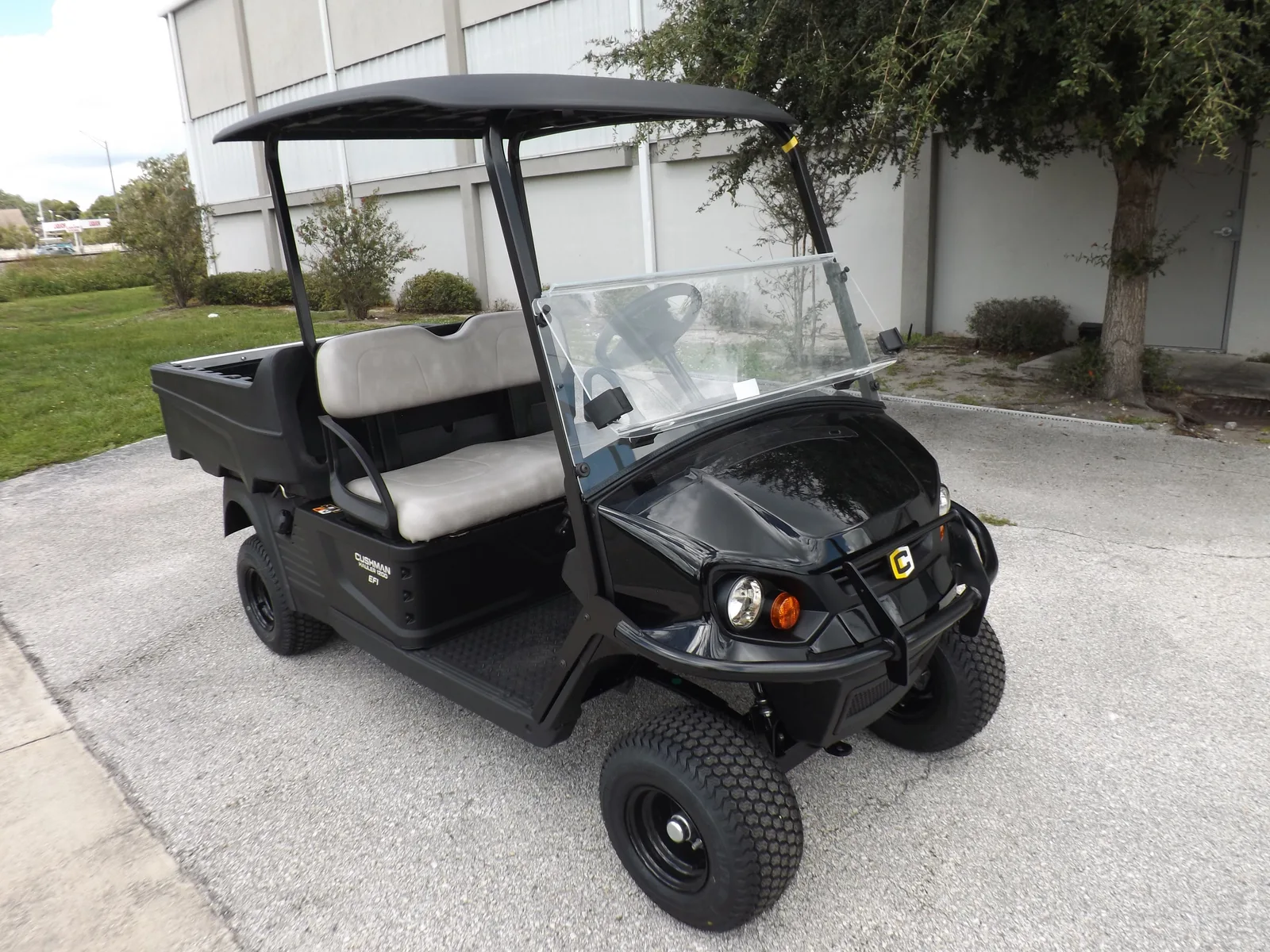 2027 Cushman Hauler 1200 EFI Gas — photo 1