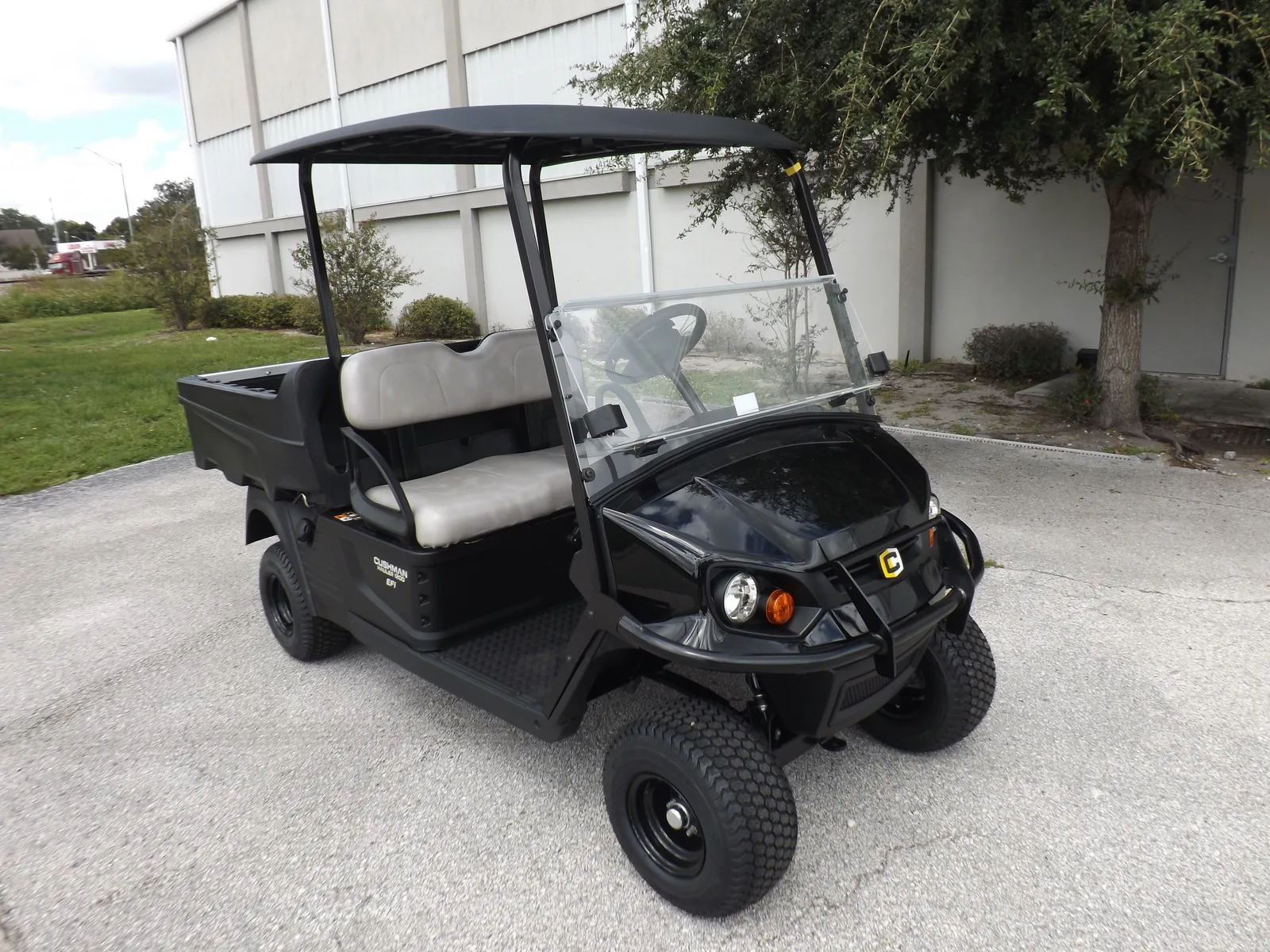 2027 Cushman Hauler 1200 EFI Gas — photo 1
